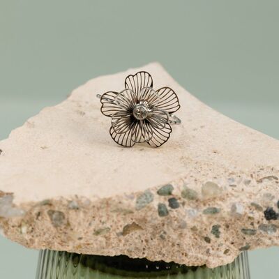 Bague Fine Argentée Fleur Ajourée Strass Central