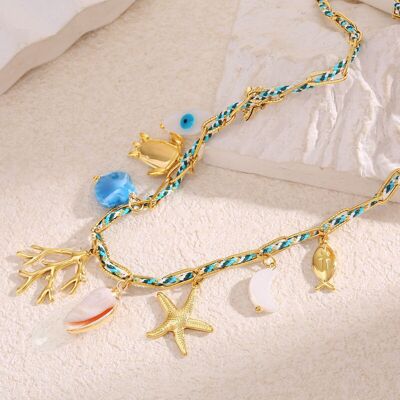 Collier Chaîne Maillons Texturés Et Tressé Bleu Doré Avec Pendentifs Corail, Étoile de Mer Et Tortue