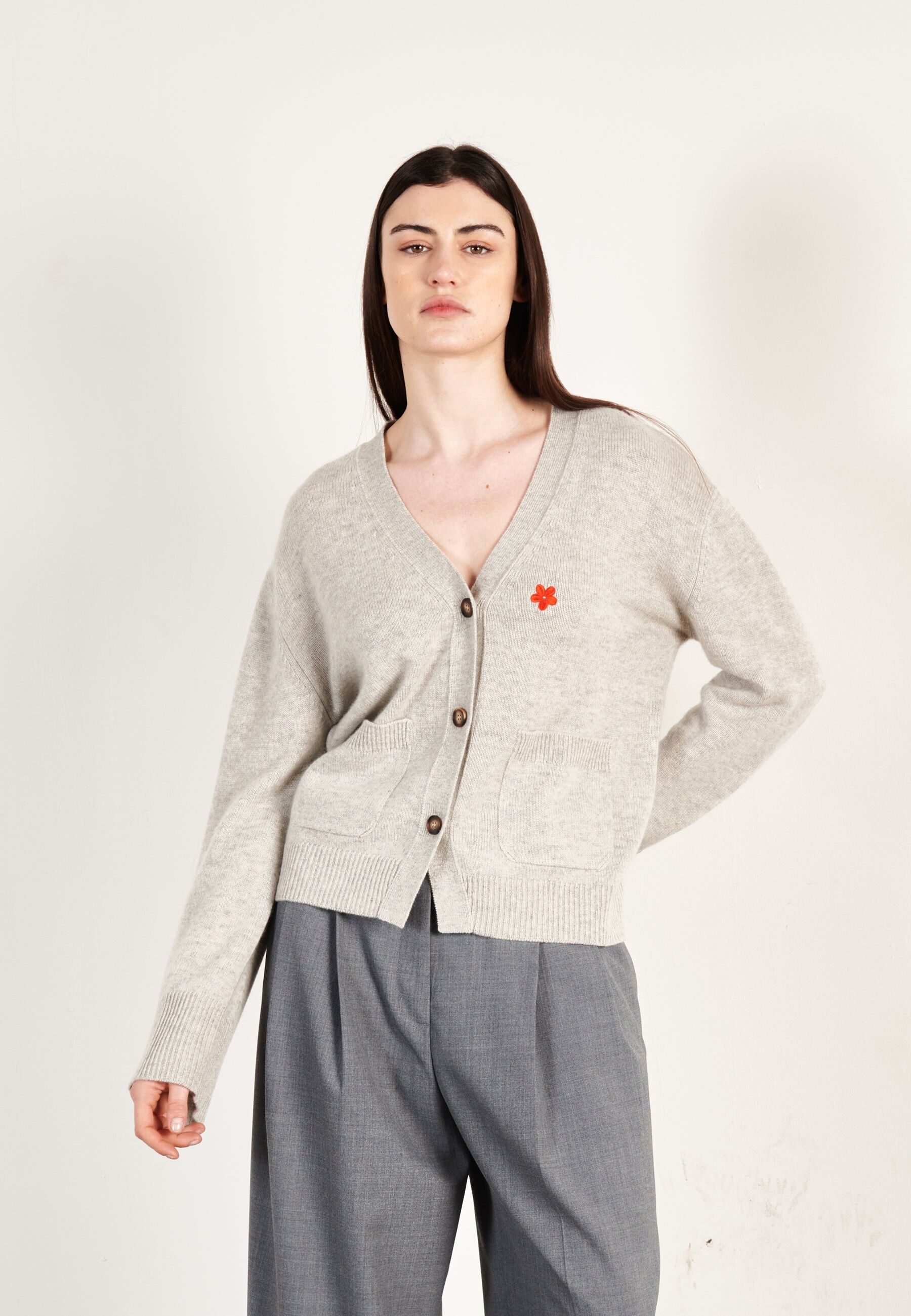 Cardigan da donna in cashmere e lana a 4 fili grigio chiaro - HANA 3