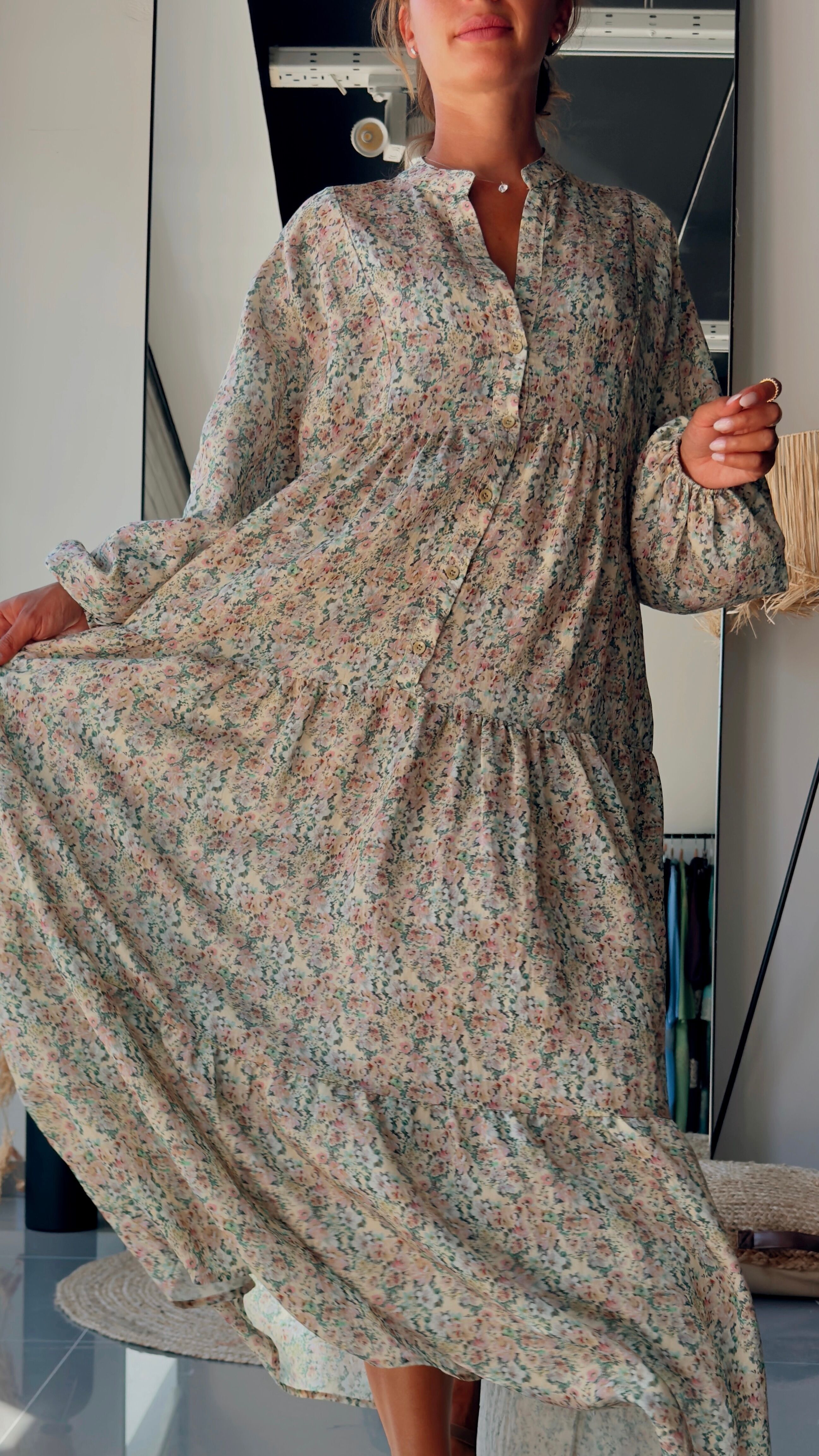 Abito lungo e ampio con stampa floreale - Maniche lunghe - Con viscosa