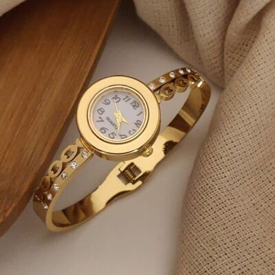 Montre design élégante en acier inoxydable doré