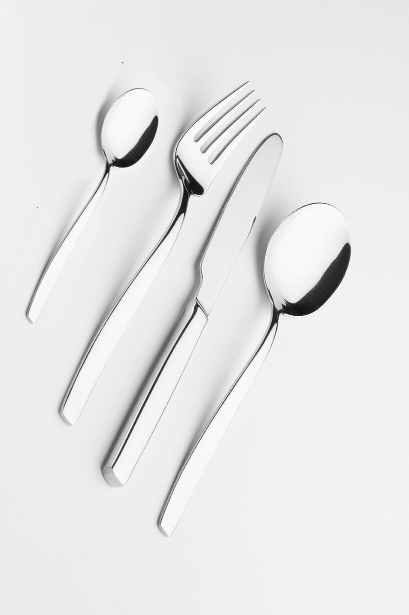 Set di 48 posate New York in scatola di cartone.Composizione: 12 coltelli da tavola, 12 forchette da tavola, 12 cucchiai da tavola e 12 cucchiaini da tè