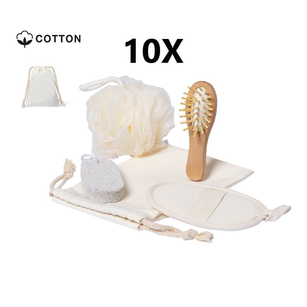SET DA BAGNO DA 10 CON 4 ACCESSORI, PRESENTATO IN UNA PRATICA BORSA IN COTONE CON CHIUSURA AUTOMATICA. INCLUSO: SPAZZOLA PER CAPELLI IN LEGNO MORBIDO CON SETOLE ABBINATE, SPUGNA MORBIDA, SPUGNA ESFOLIANTE ADATTA AL PALMO DELLA MANO E PIETRA POMICE.15 x 20 x 5 cm