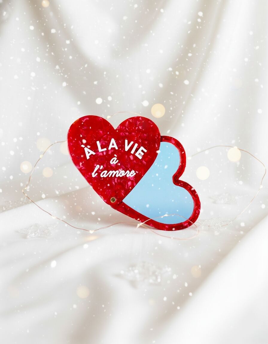 Espejo de bolsillo con forma de corazón disponible para pedido anticipado