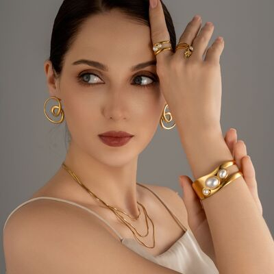 Collier triple tour maille fine dorée en acier inoxydable