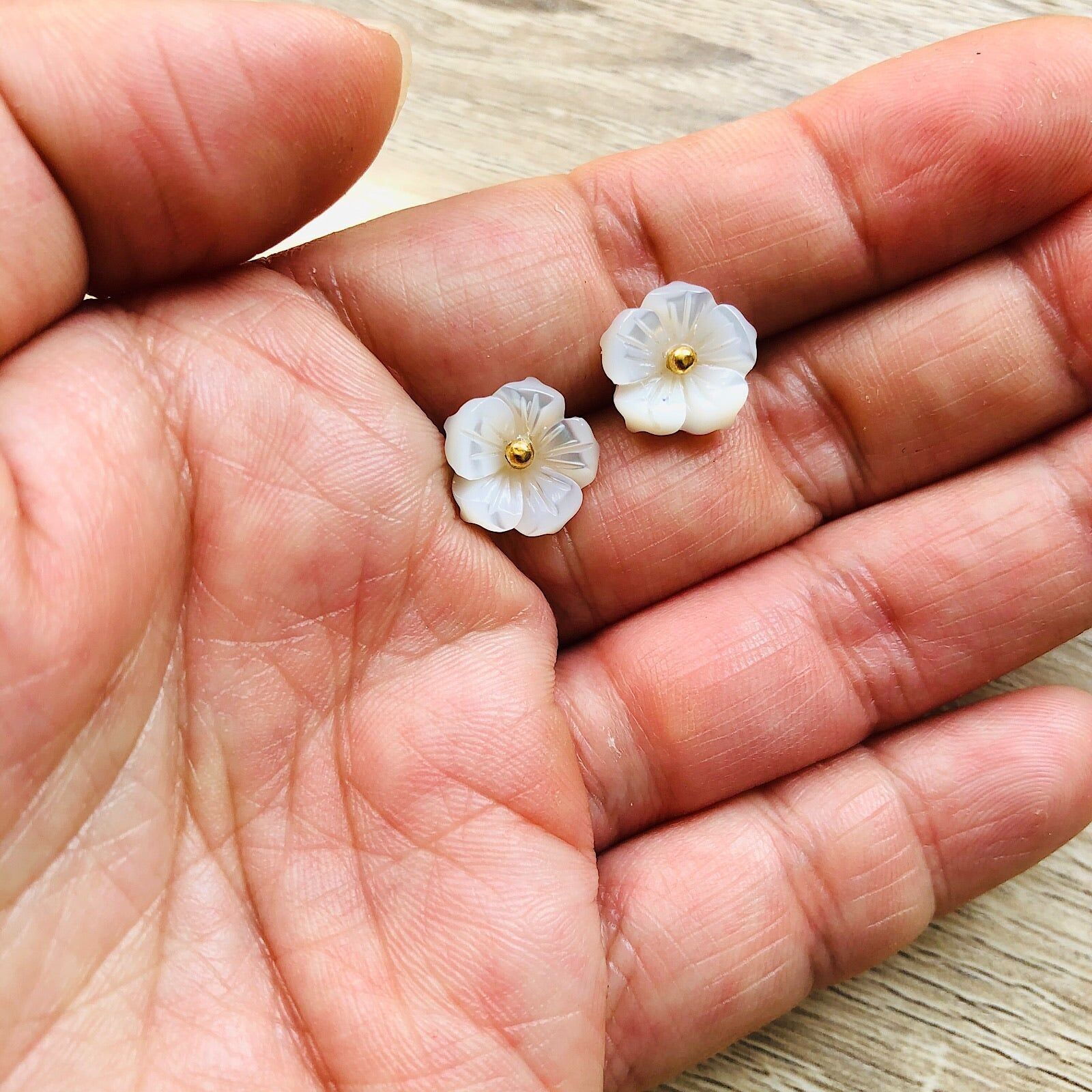 Angelique mother-of-pearl flower stud earrings