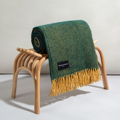Contes du soir - Couverture en pure laine vierge - Motif chevrons traditionnel - Vert course et caramel