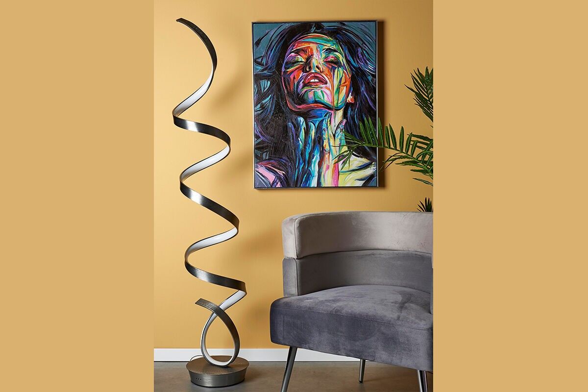 TA5624 - CUADRO DE MUJER CON OJOS CERRADOS 80*60 MARCO PLATEADO - GALERÍA