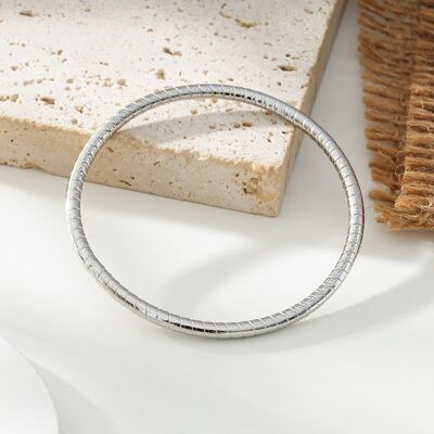 Pulsera clásica de plata con textura de corte brillante