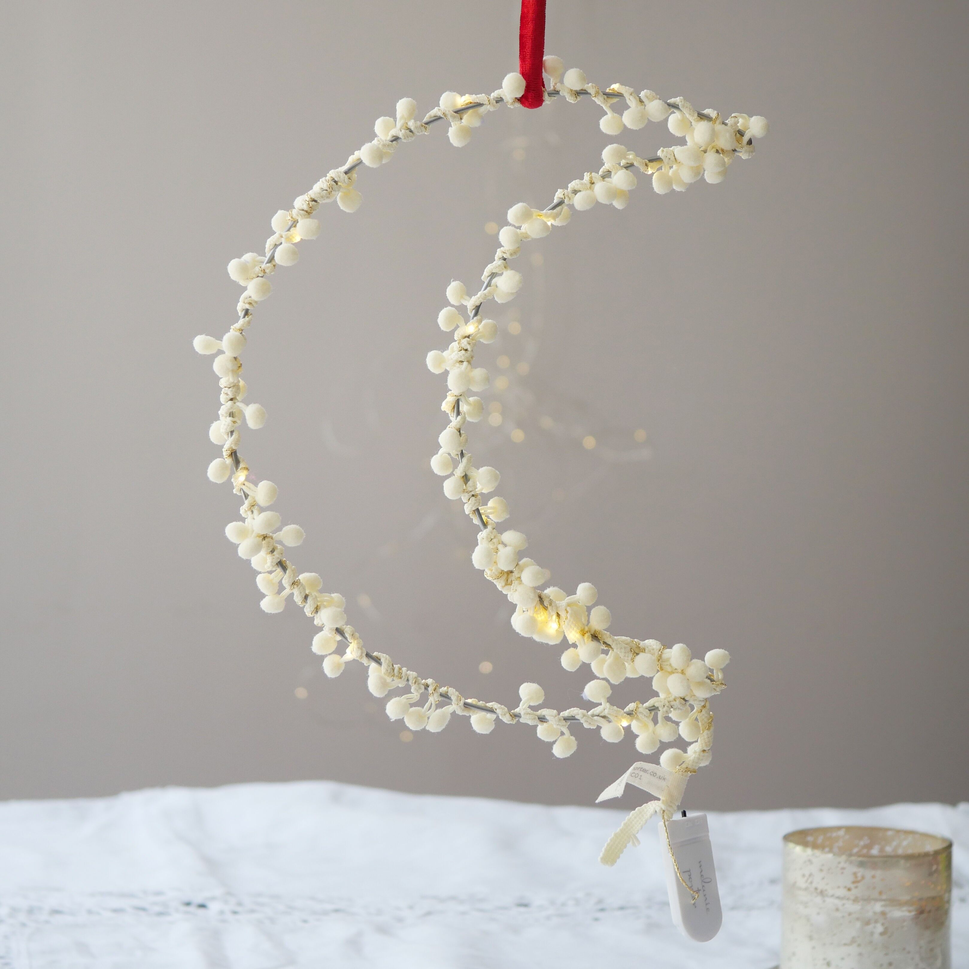 Pom Pom Moon Light – Weihnachtsdekoration (28 cm x 22 cm)