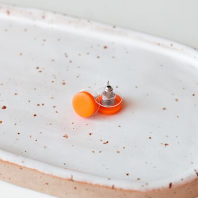 Orecchini a bottone rotondi arancioni neon da 10 mm, fatti a mano