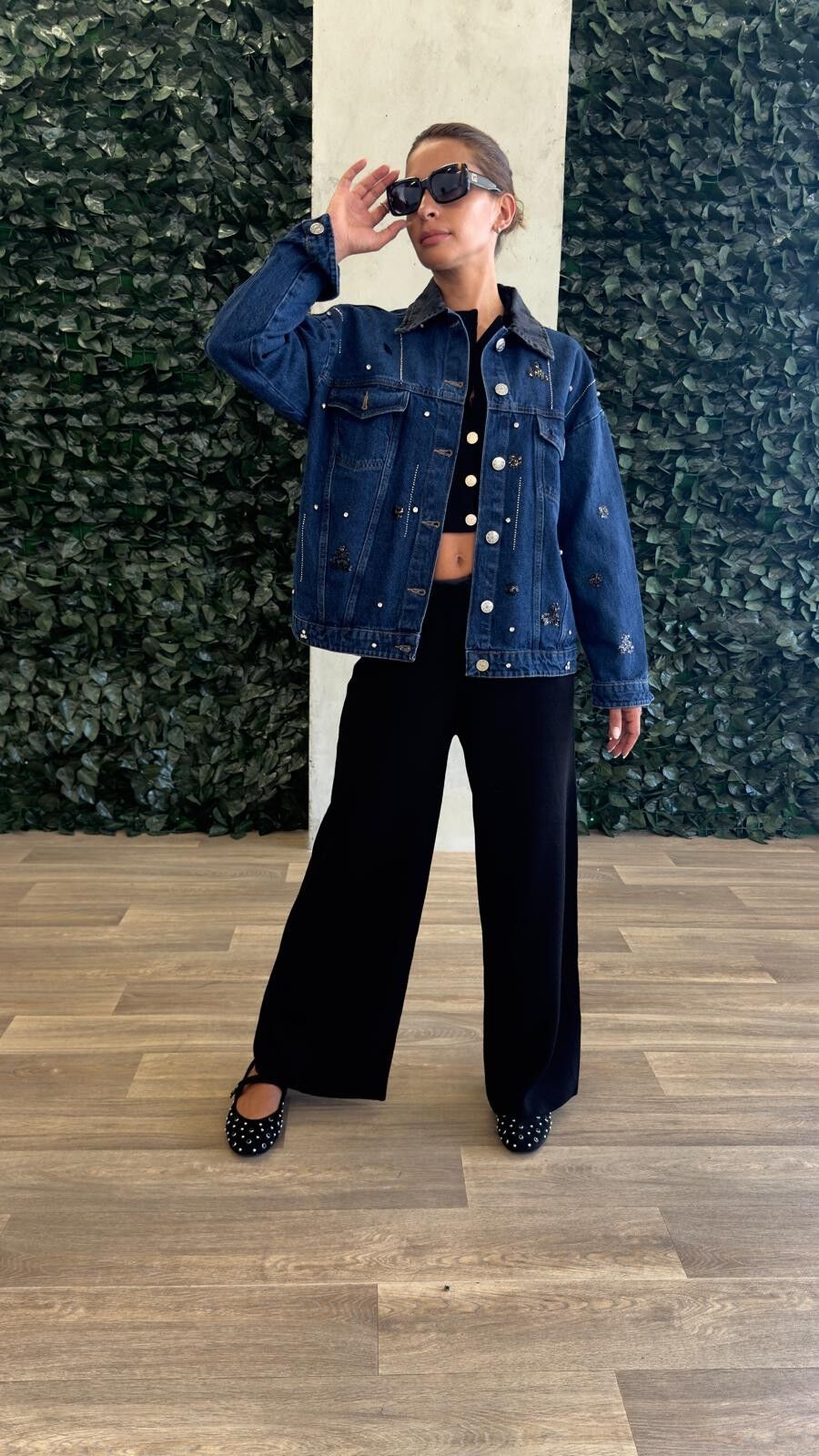 Giacca in denim a maniche lunghe con paillettes e strass