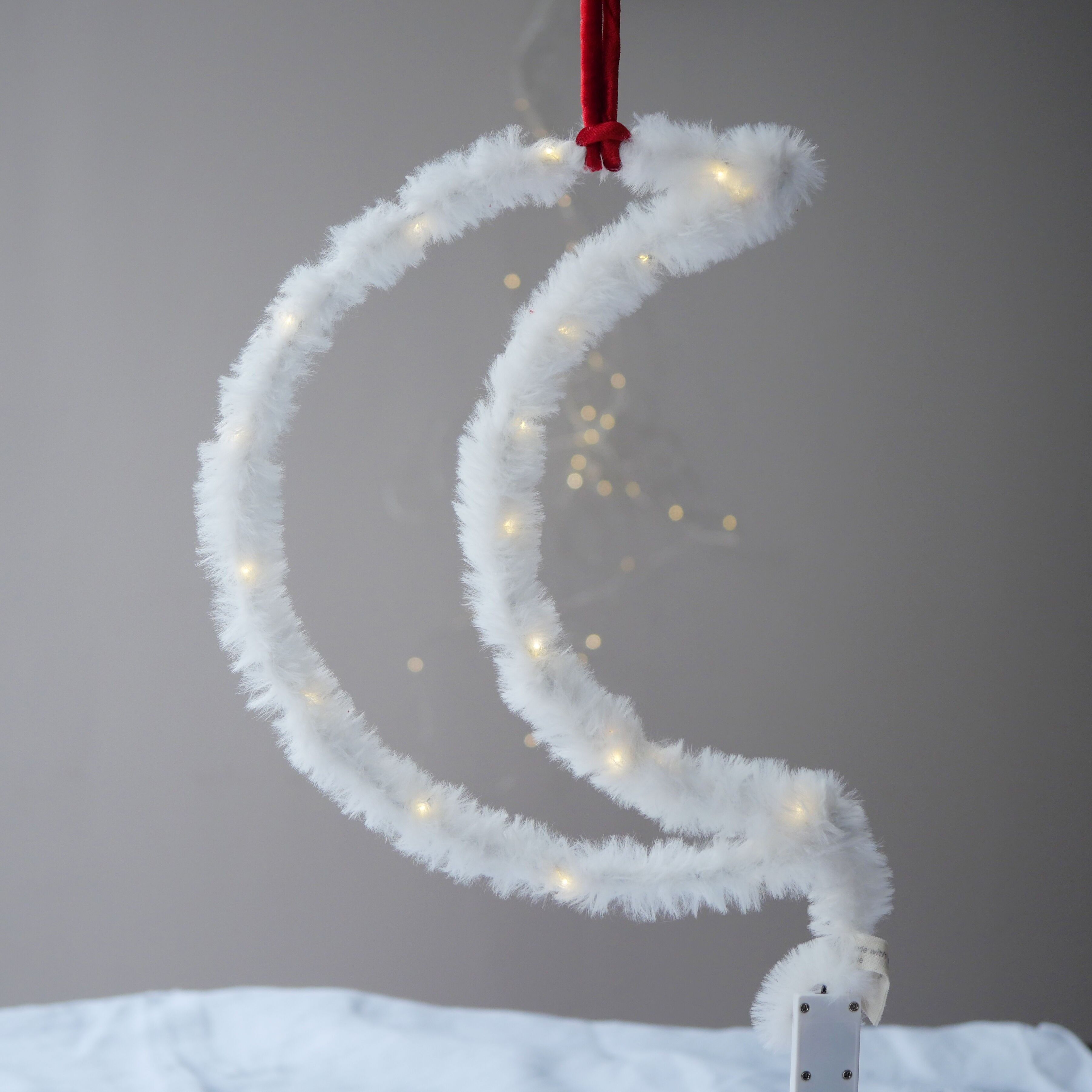 Flauschiges Mondlicht – Weihnachtsdekoration (28 cm x 22 cm)