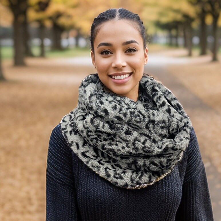 Scaldacollo in pelliccia sintetica doppia con stampa animalier - Grigio