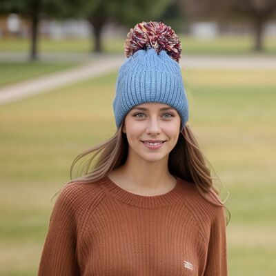 Cappello lavorato a maglia con pompon multicolore - Blu denim