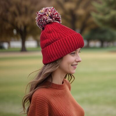 Cappello lavorato a maglia con pompon multicolore - Rosso scuro