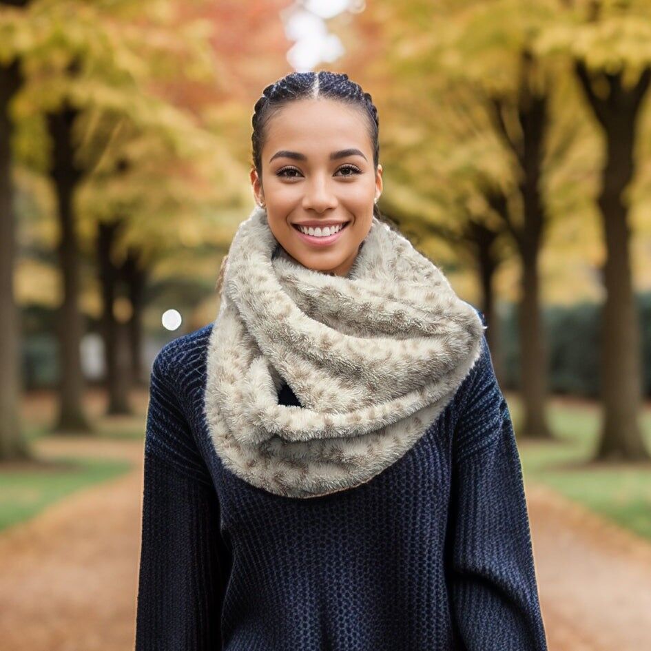 Cuello de piel sintética doble con estampado animal - Crema