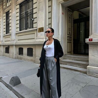 Cardigan lavorato a maglia a maniche lunghe con tasche laterali e cintura abbinata - Nero