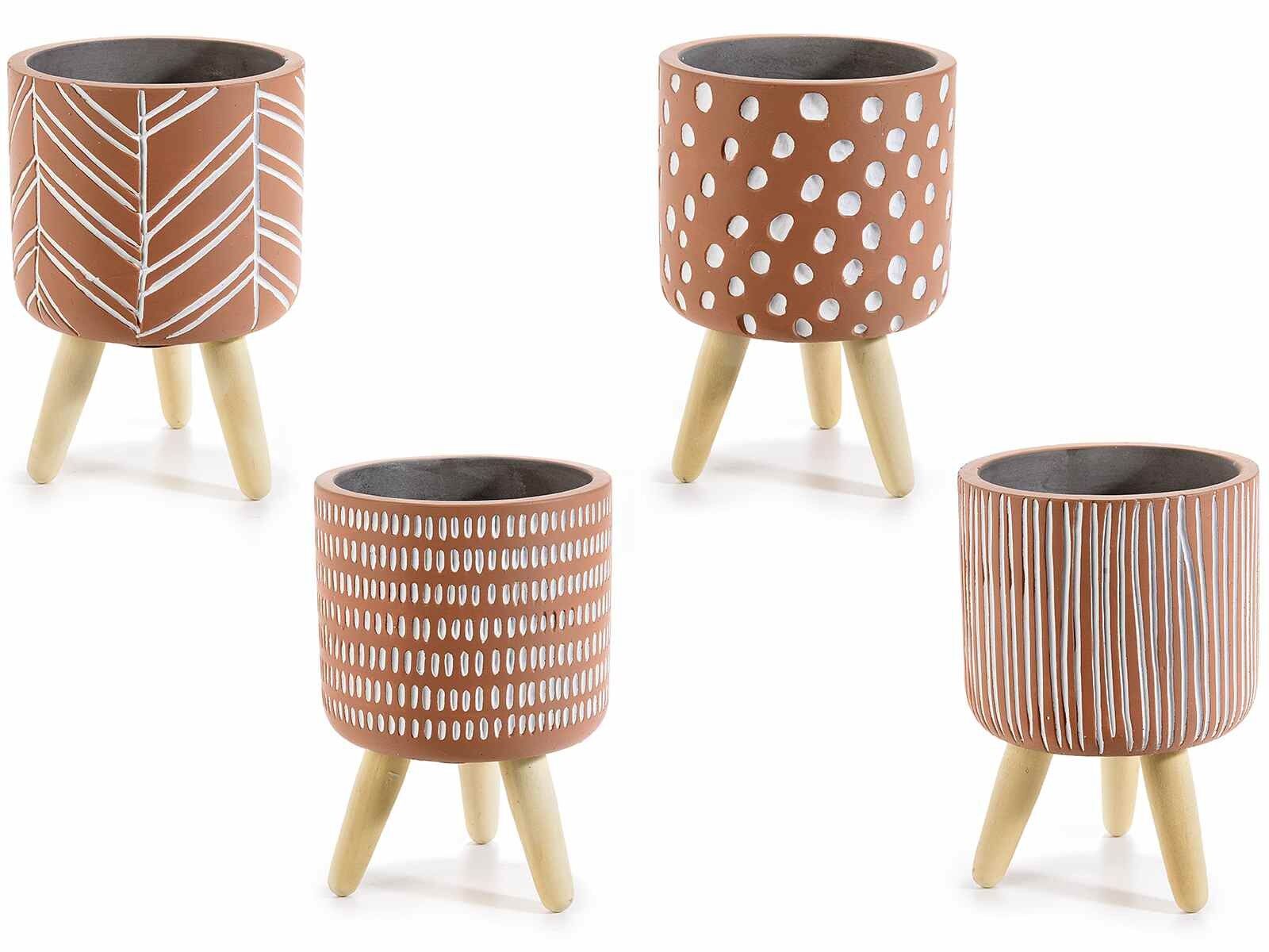 Vasi treppiede stile africano in cemento decorato
