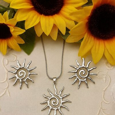 Set aus Halskette und Ohrringen mit Sonnenanhänger, Schmuckset aus 18 Karat vergoldetem Edelstahl