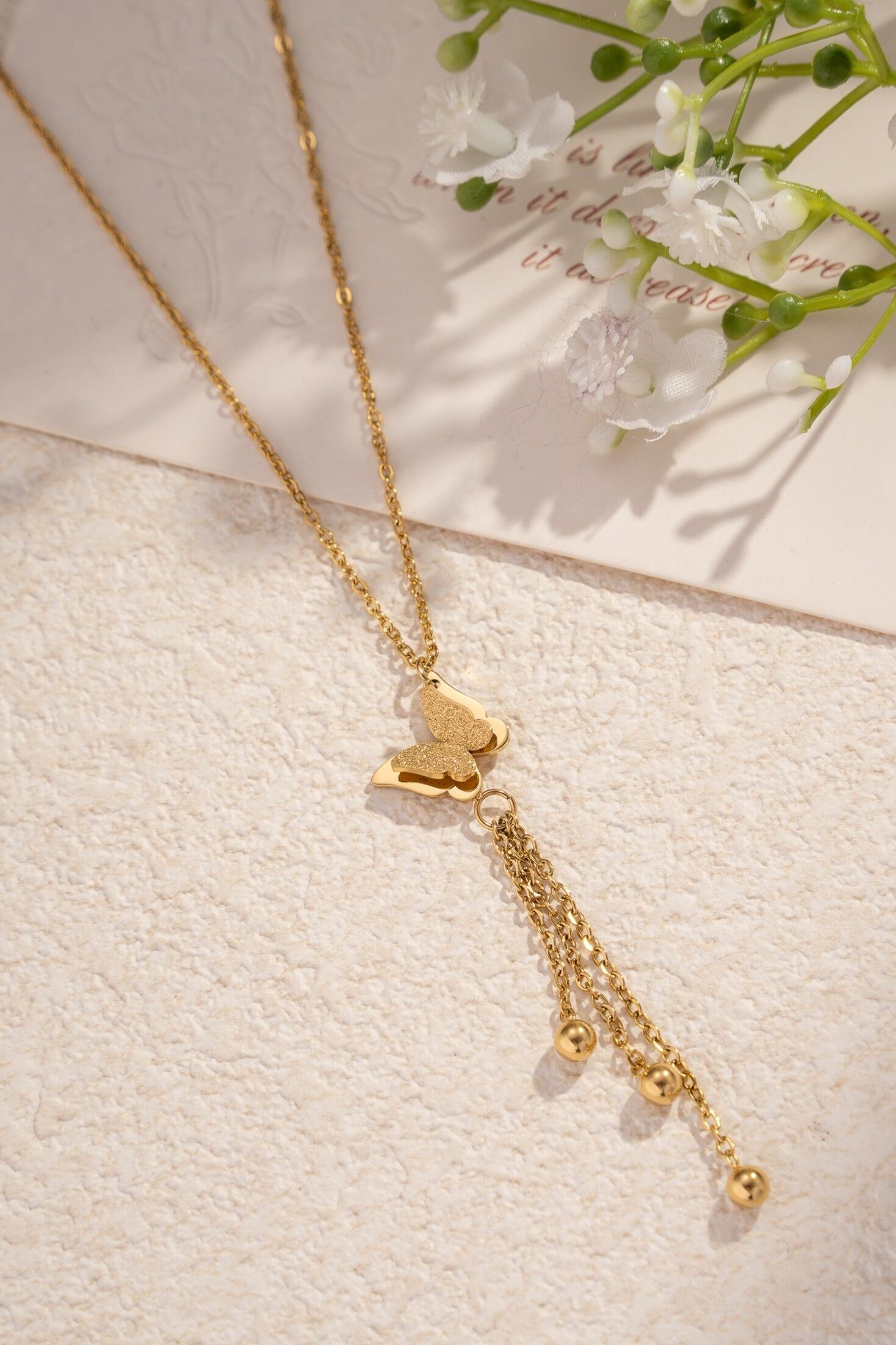 Goldene Schmetterlingskette aus Edelstahl mit Quasten