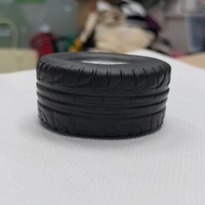 Ruota antistress SPORTGIFTZ a forma di auto da corsa | Allevia la tensione e migliora la concentrazione | Ideale per appassionati di rugby e atleti | 7 cm