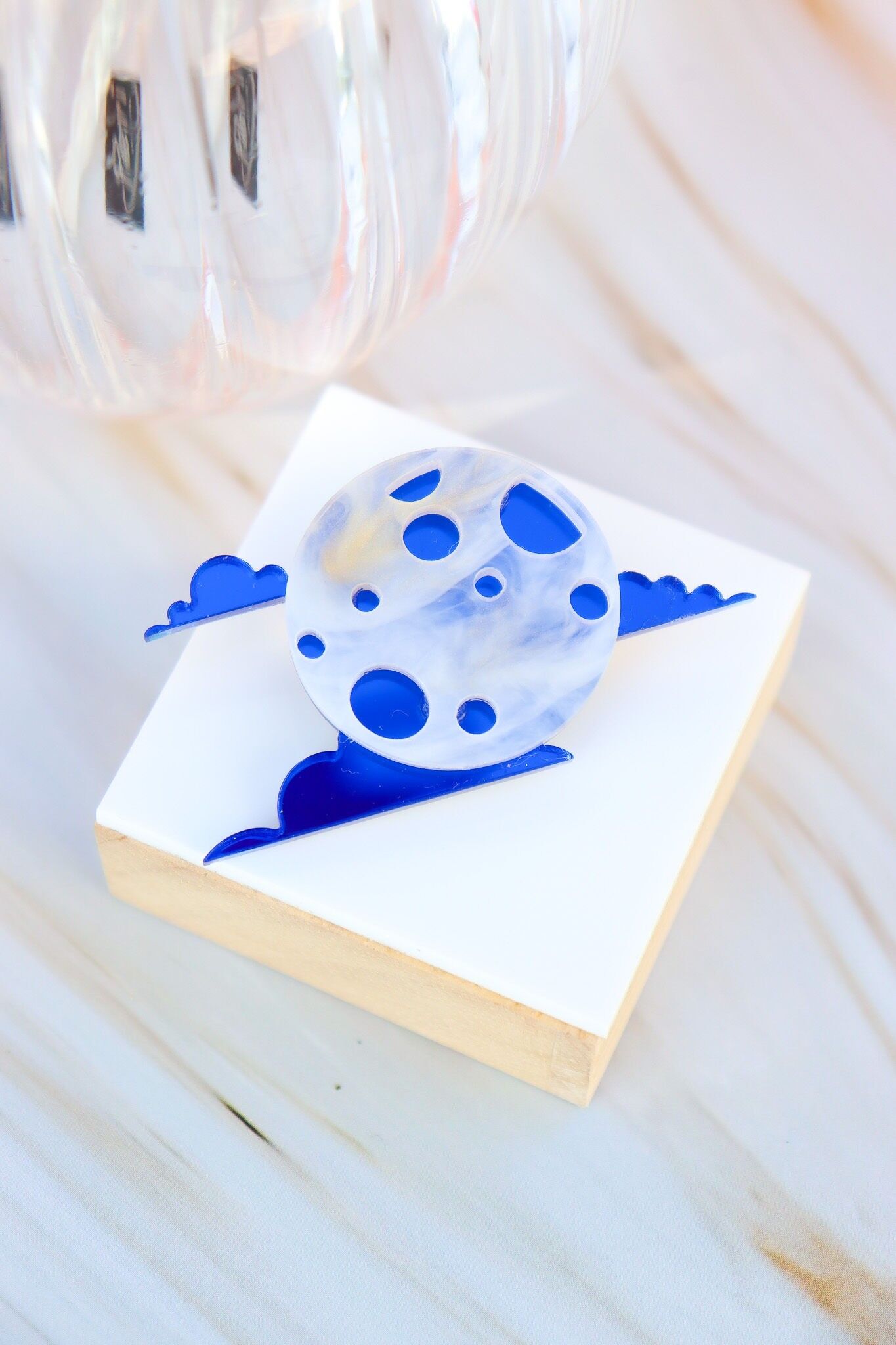 Mond und Wolken Brosche