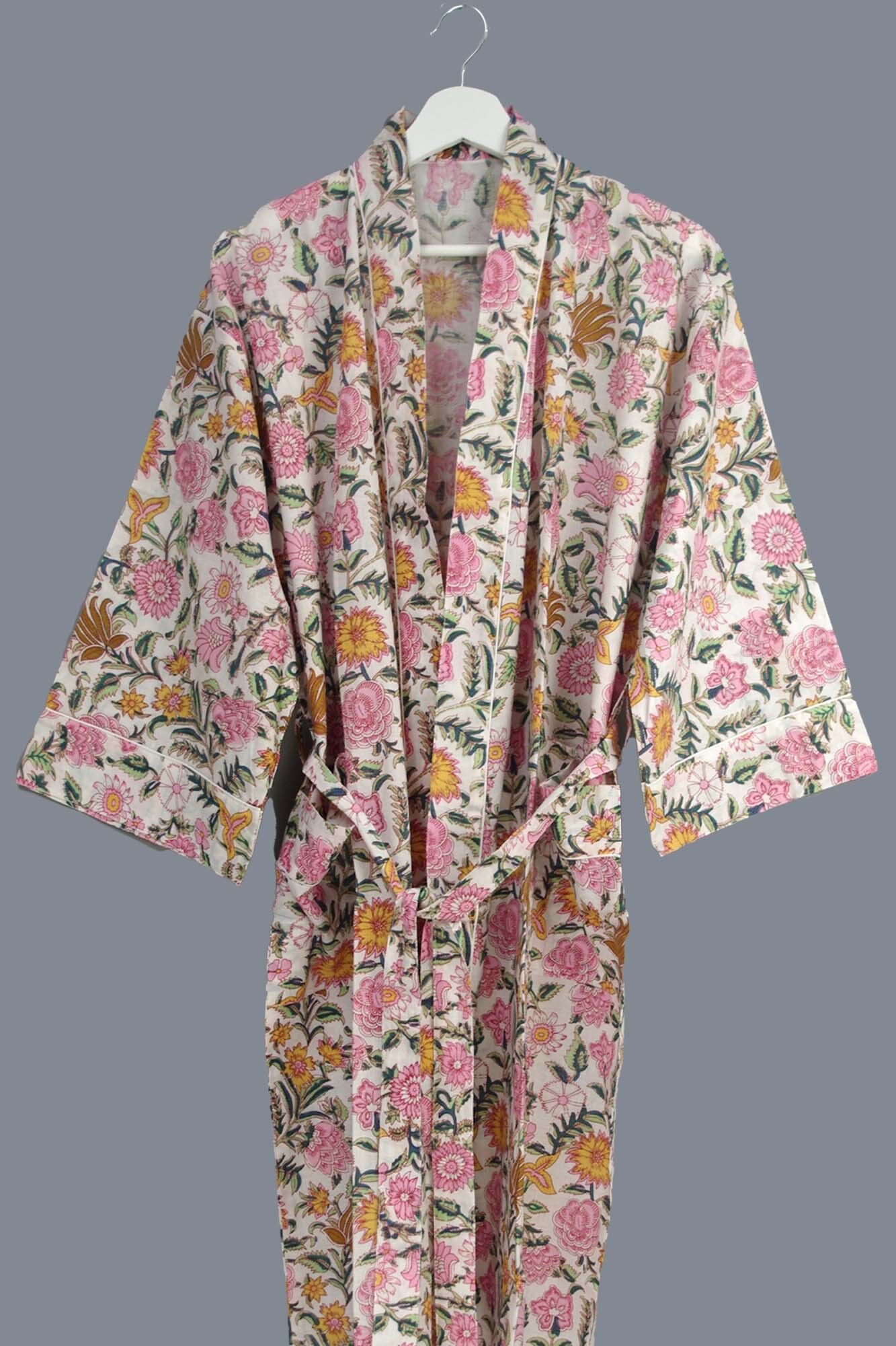 Bezaubernder Kimono-Morgenmantel aus Baumwolle mit Wildblumen-Print