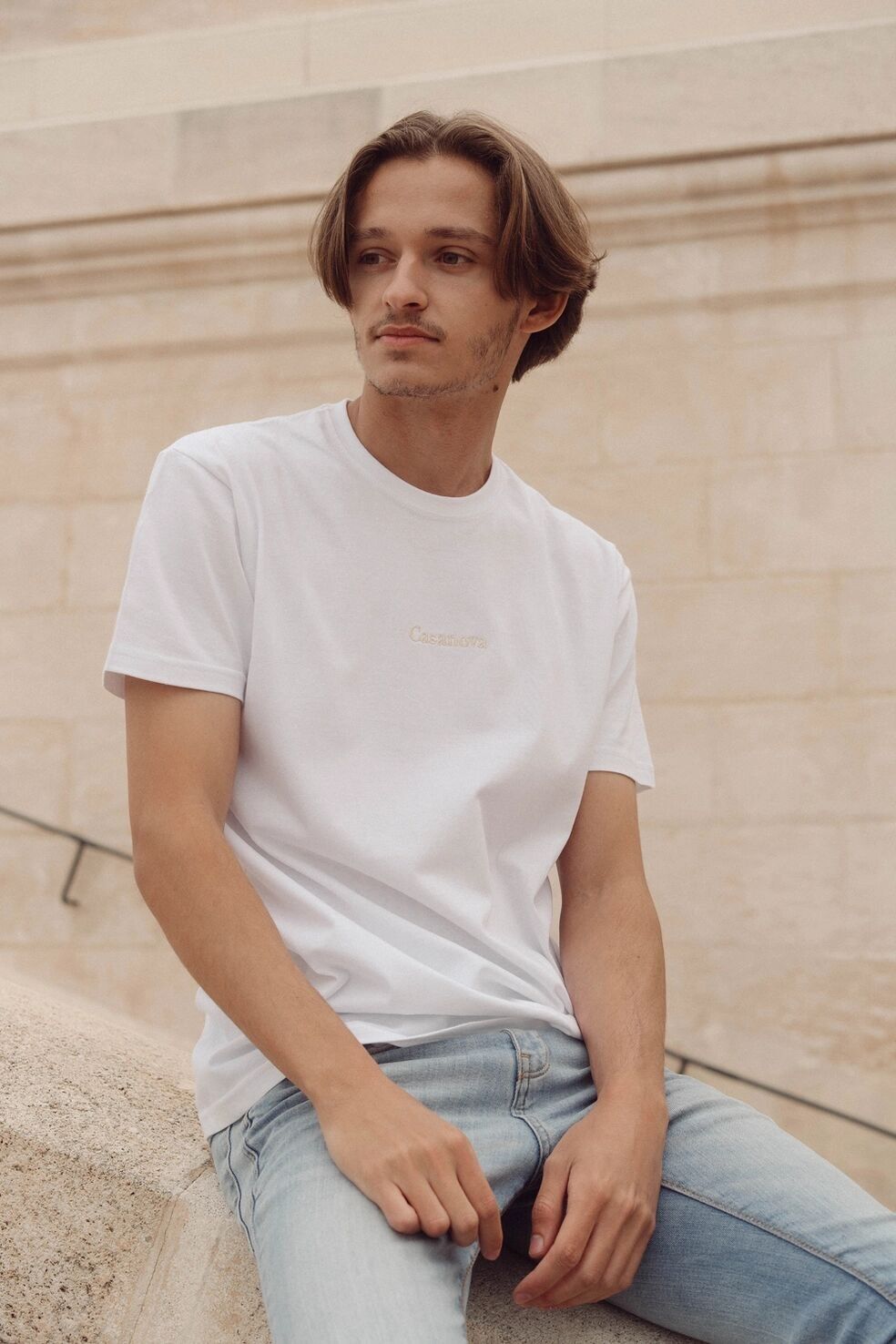 Camiseta de algodón blanca bordada