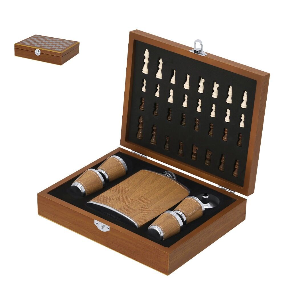 ORIGINAL HIP FLASK SET .CONTAINS A 220ML HIP FLASK WITH LEAK-PROOF SCREW CAP, FOUR SHOT GLASSES, AND A PRACTICAL FUNNEL. PRESENTED IN AN ELEGANT CASE WITH CHESSBOARD +16 BEIGE CHESS PIECES AND 16 BROWN.