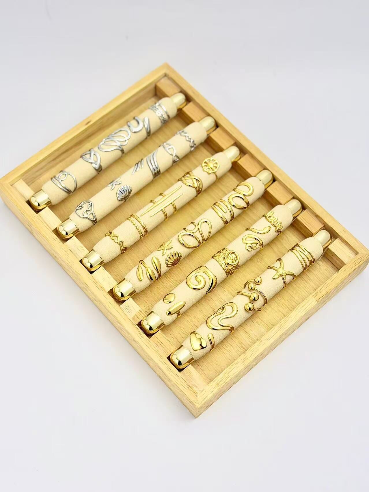 Set mit 30 trendigen verstellbaren Edelstahlringen in verschiedenen Ausführungen