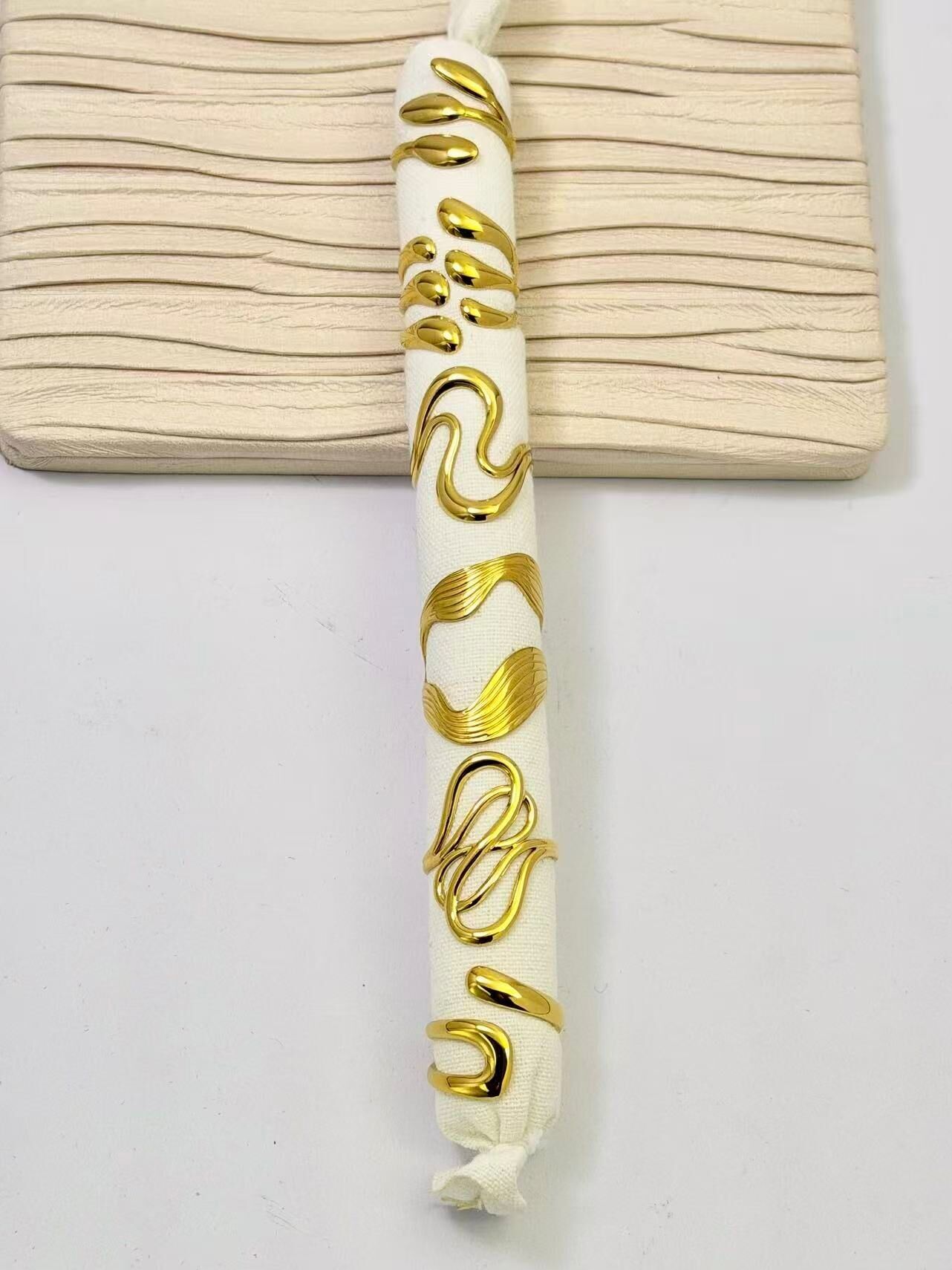 Set mit 6 modernen, schicken, verstellbaren Edelstahlringen