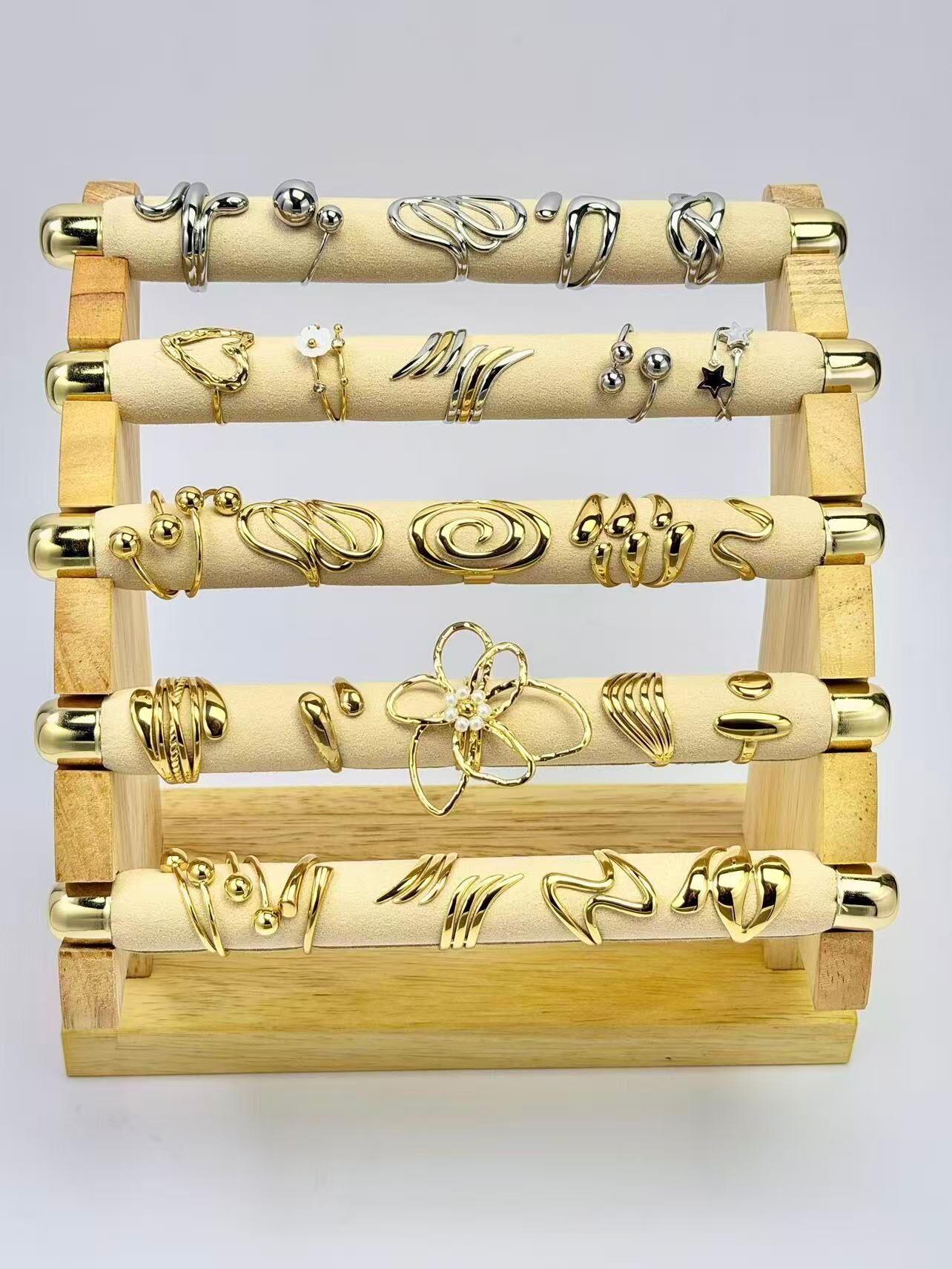 Set aus 23 verstellbaren Ringen, verziert mit Kristallen in Stahl