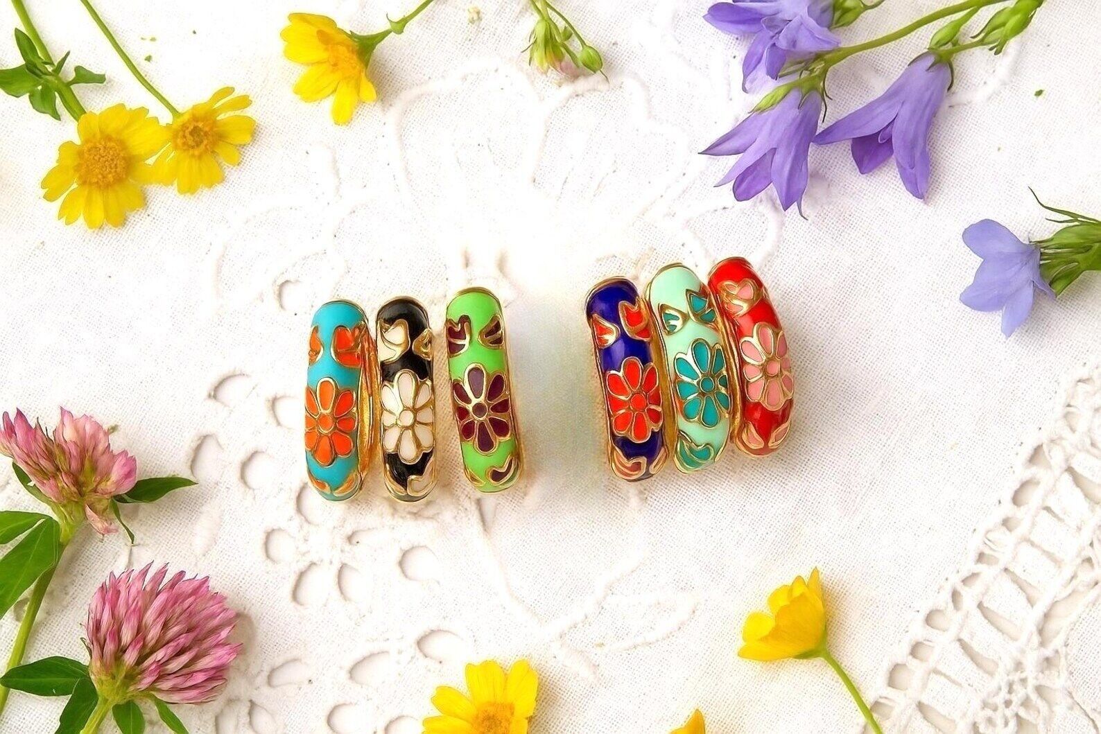 Orecchini a cerchio floreali bohémien – Acciaio e smalto