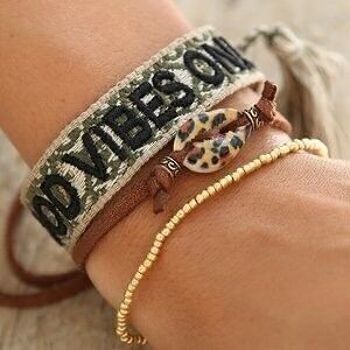 Bracelet tissé good vibes only army green 3