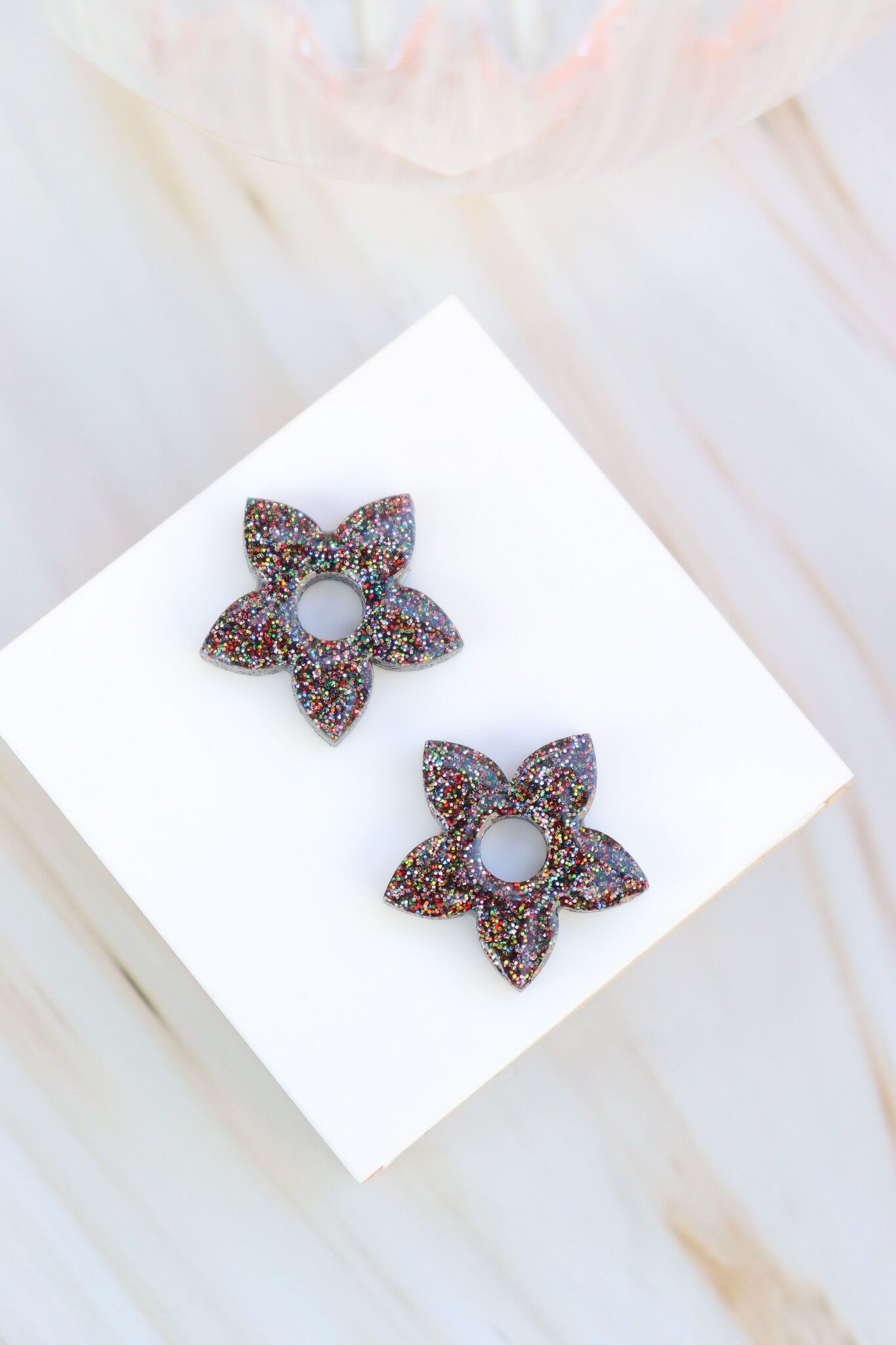 Dunkelbraune Creolen „Naia“