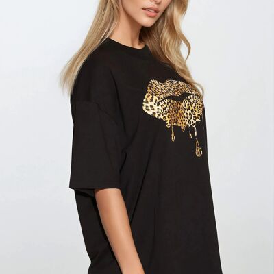 Camiseta negra extragrande con estampado de leopardo