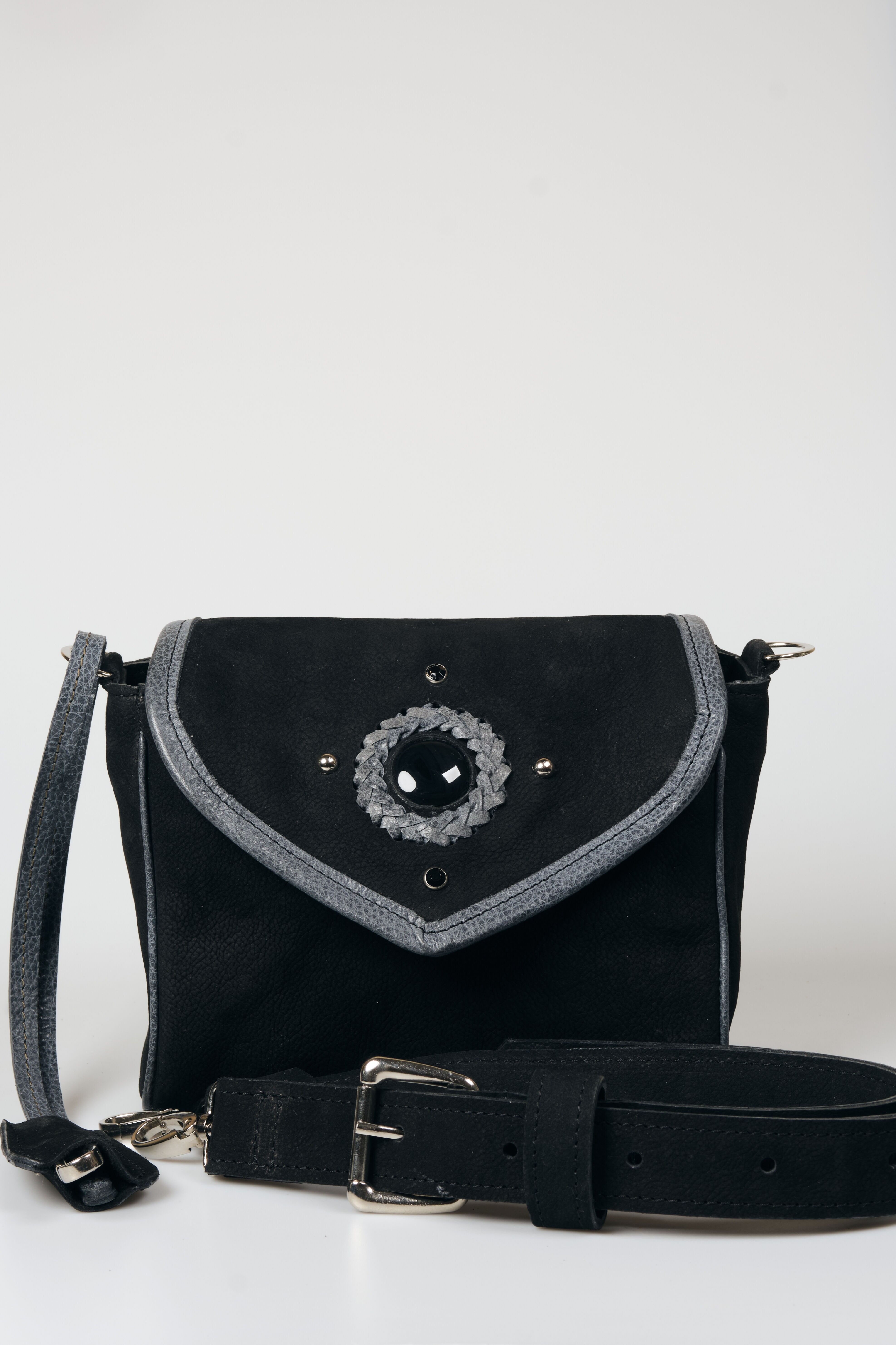 Umhängetasche Schwarz & Gedämpftes Blau Kontur mit Obsidian