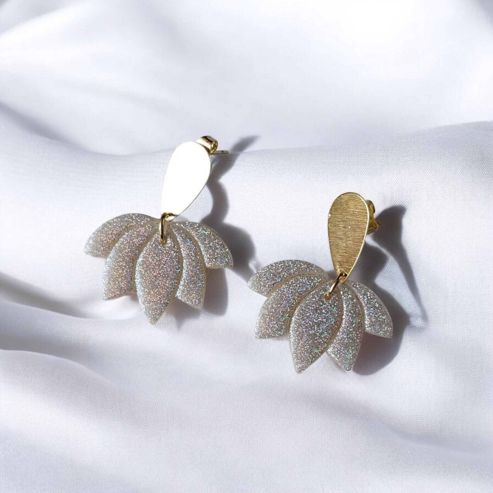 Orecchini floreali effetto olografico