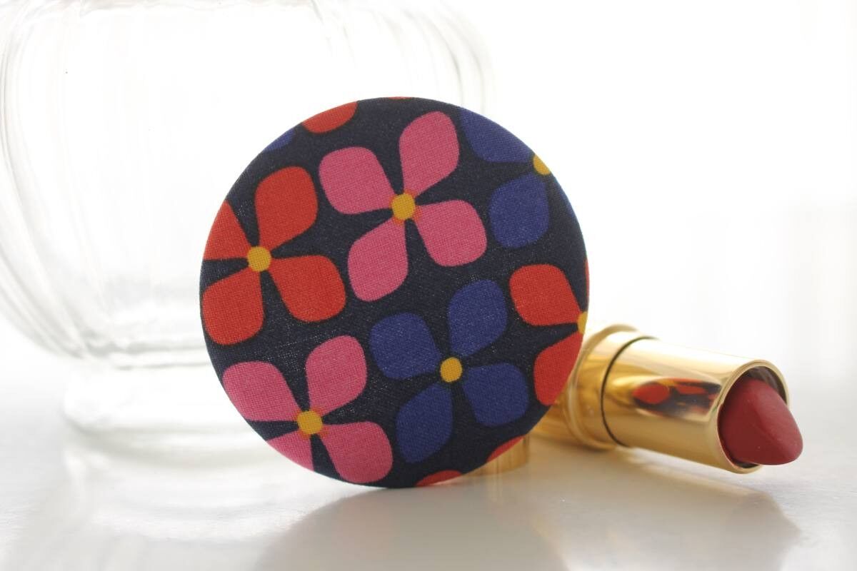 Specchio tascabile con fiori rivestiti Bella