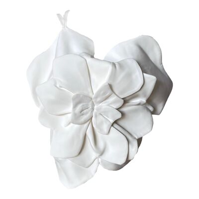 Top de flores blancas con tirante asimétrico y espalda cruzada