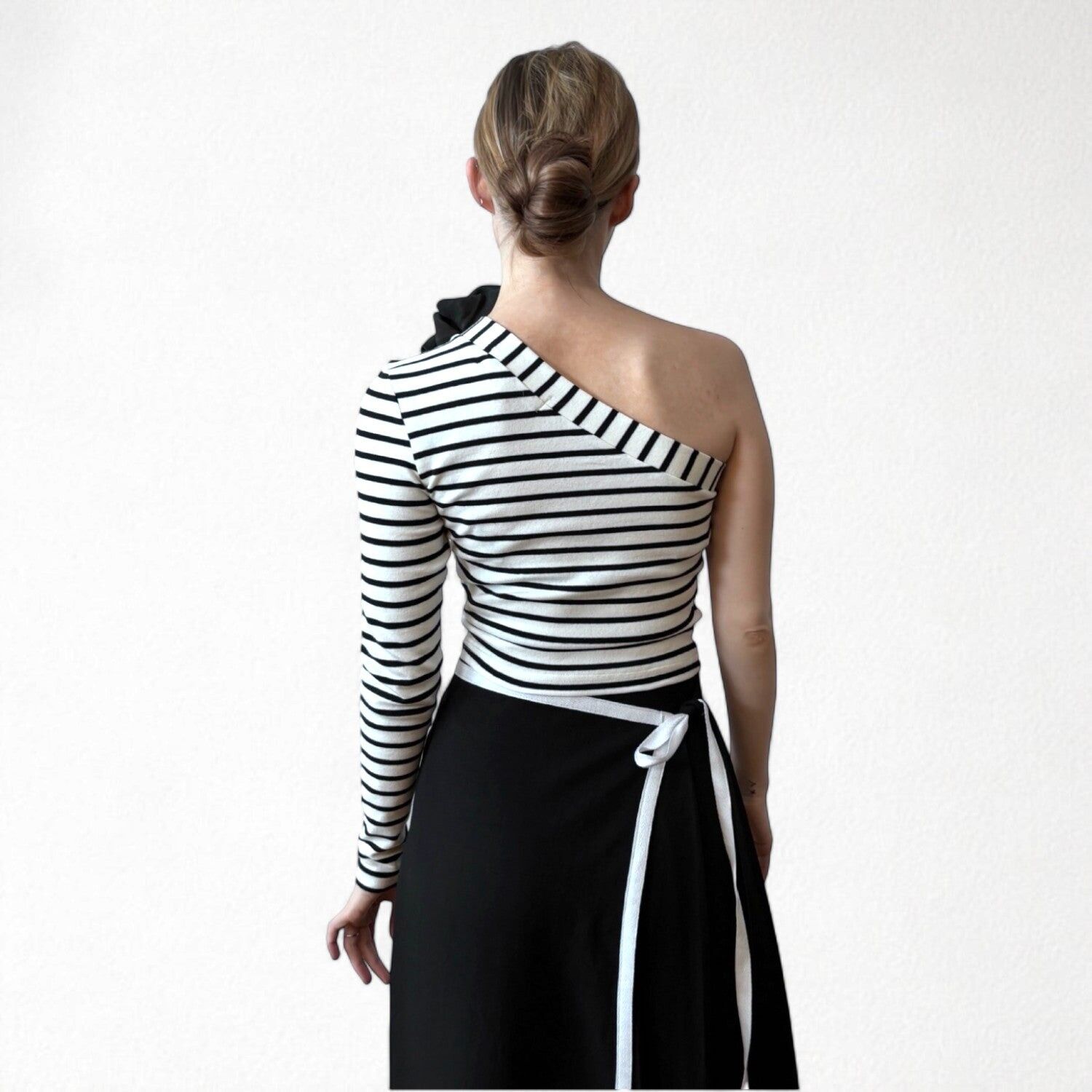Buy wholesale Striped one sleeve top with black flower pin