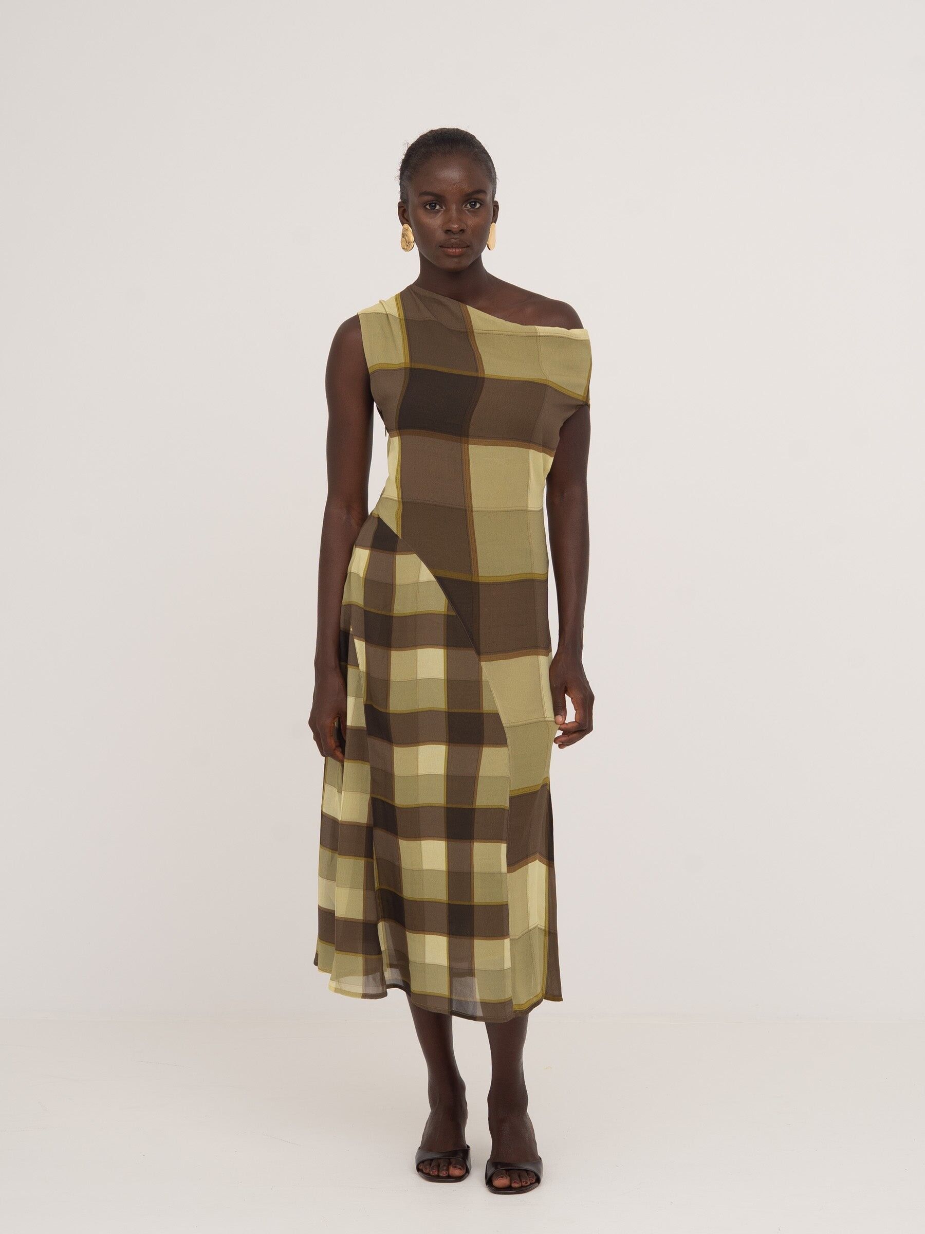 Abito lungo da cerimonia in tartan marrone e verde