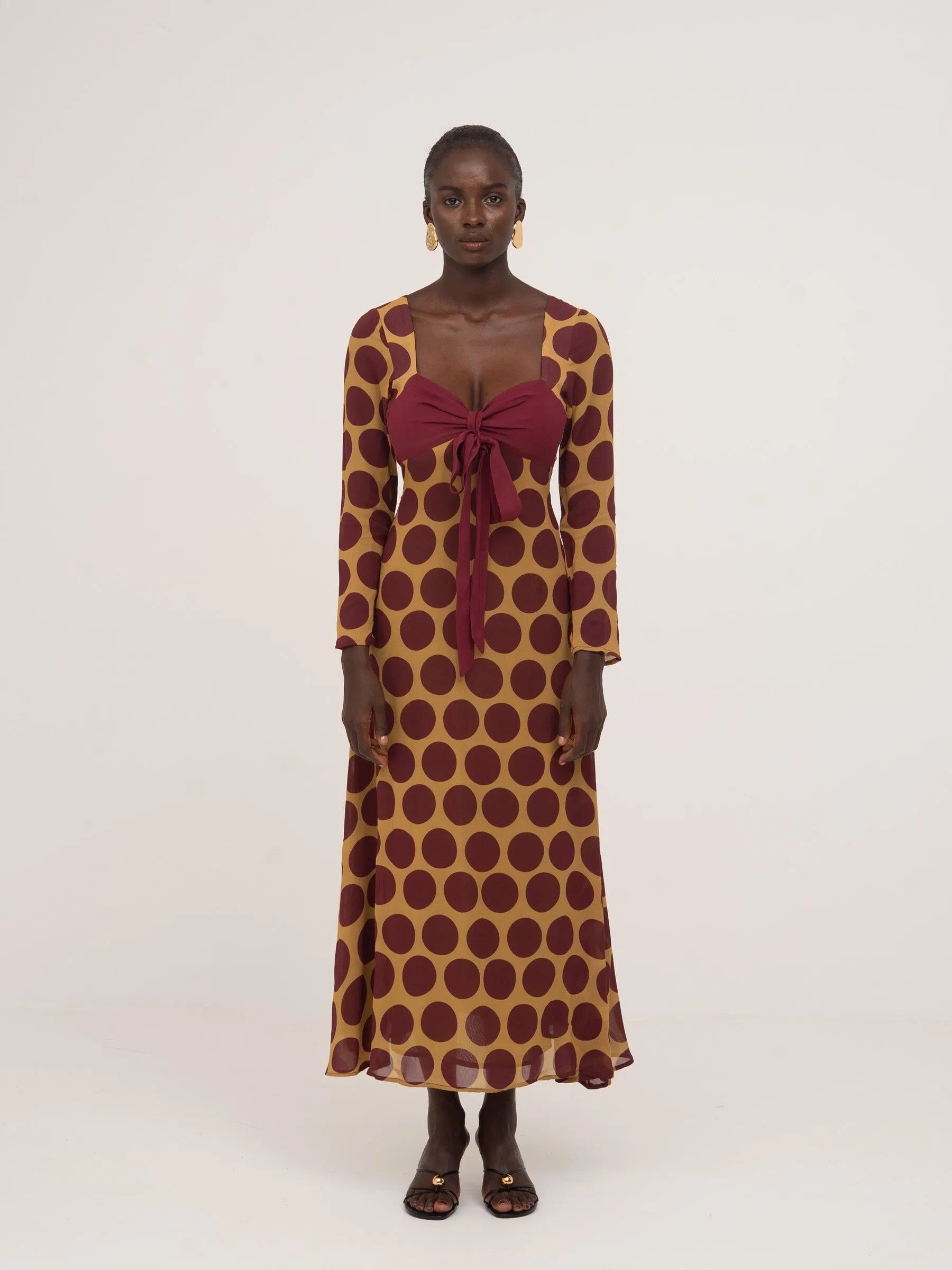 Abito lungo da cerimonia a pois giallo e bordeaux Eternal