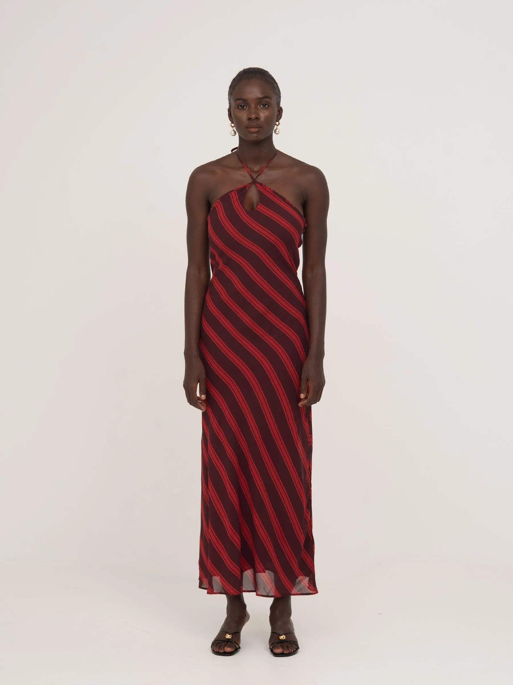 Abito lungo da cerimonia a righe bordeaux e rosso sussurrato