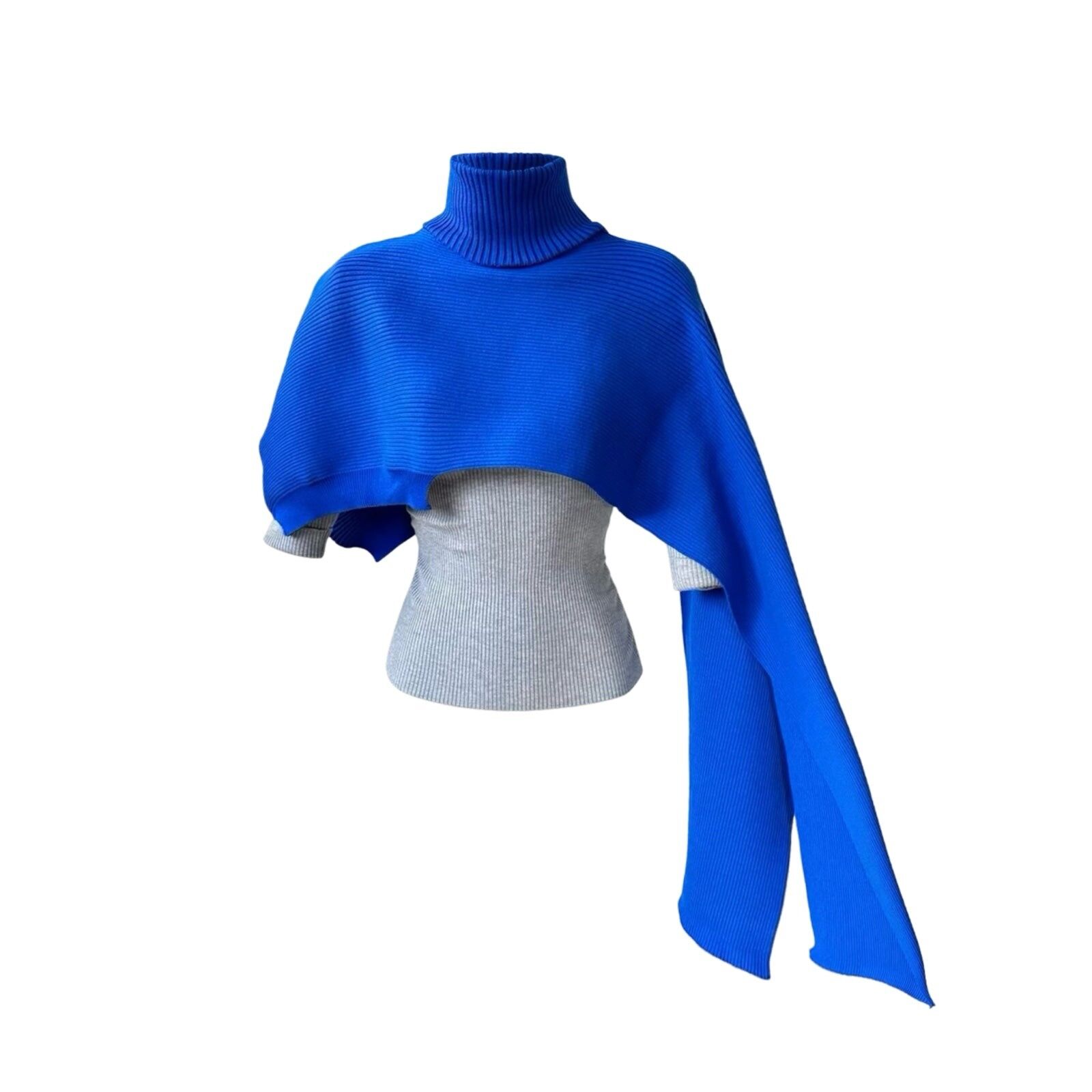 Blau-grauer zweiteiliger Strickschal und Pullover