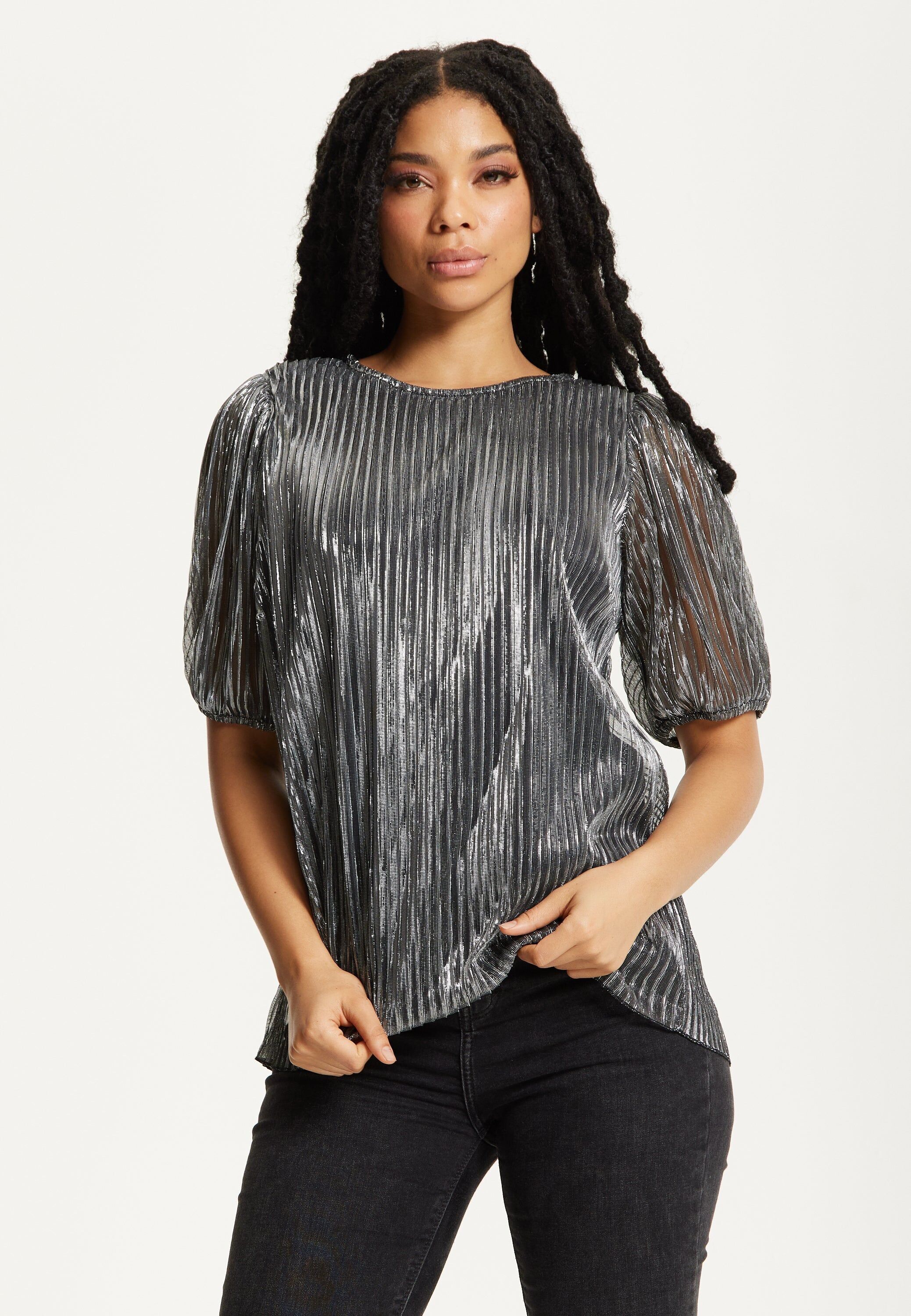 Top con maniche a sbuffo plissettate metallizzate