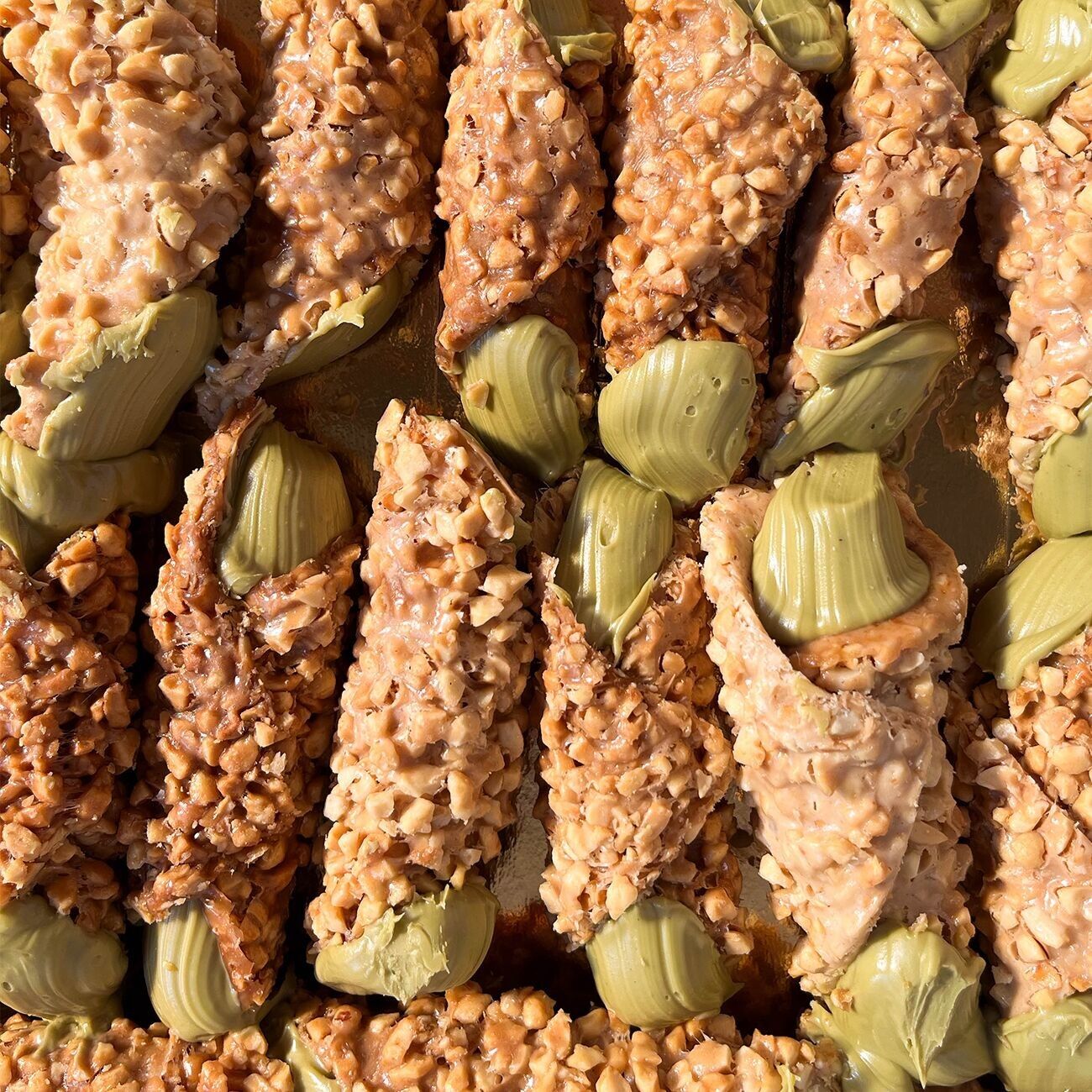 Cannoli croccanti stuffed al cioccolato a pistacchio - Crunchy cannoli stuffed with chocolate and pistachio (30pz)