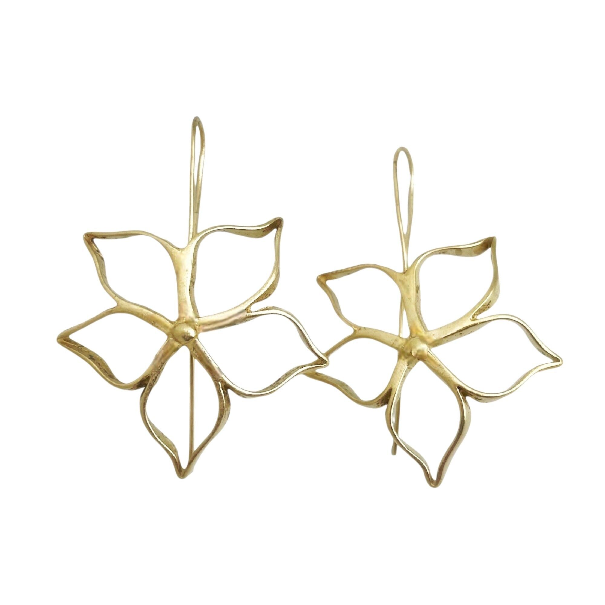 Orecchini a gancio irregolare Blom G placcati in oro (ottone)