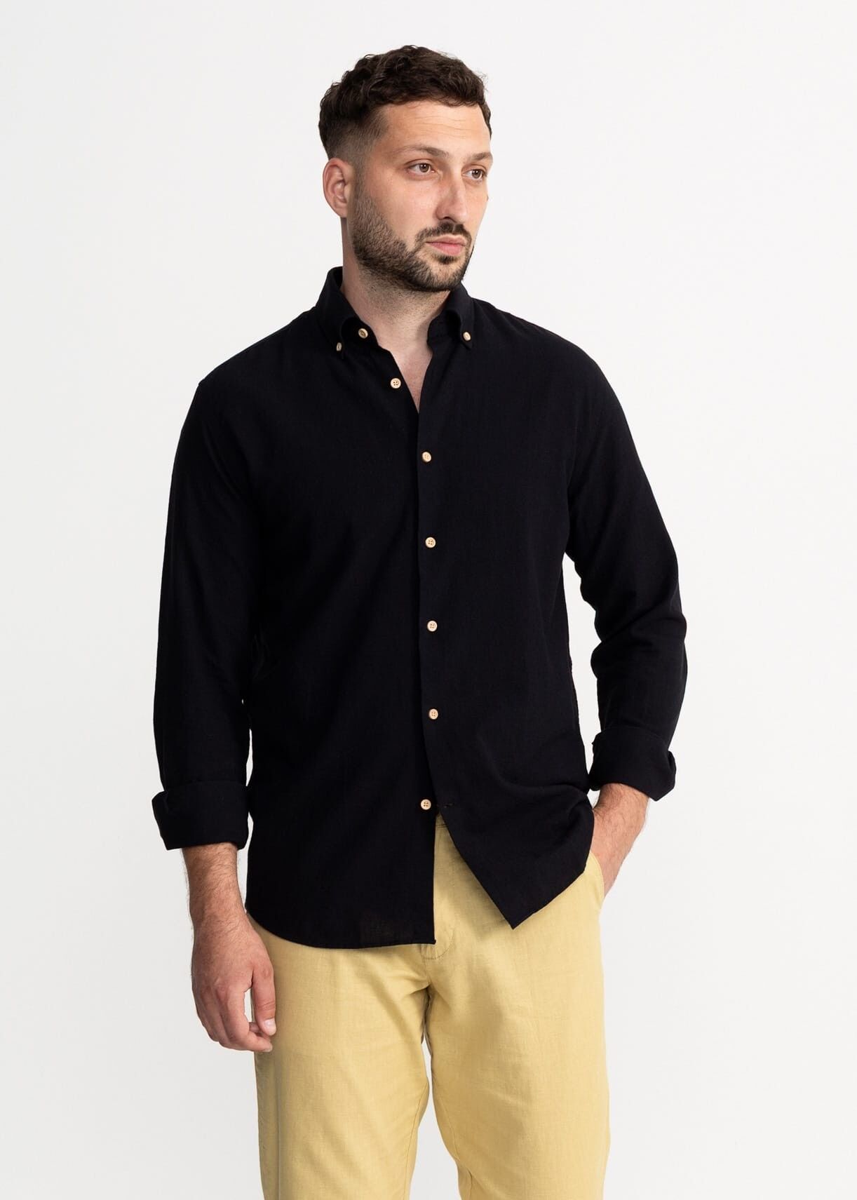 La camicia in lino Godeanu - Nera